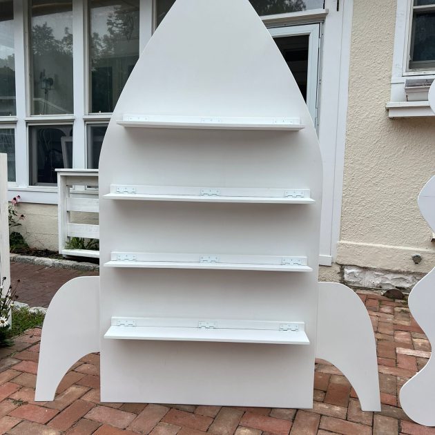 6 ft Rocket favor wall